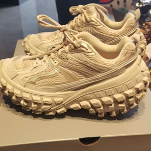 バレンシアガ ディフェンダー 'Tire' 605613W2RA69700 605613W2RA69700 Buy バレンシアガ ディフェンダー 'Tire' 605613W2RA69700 605613W2RA69700