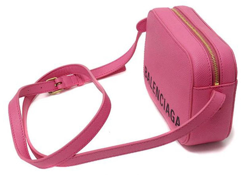 Order Balenciaga Tas Kamera Selempang XS Merah Muda
