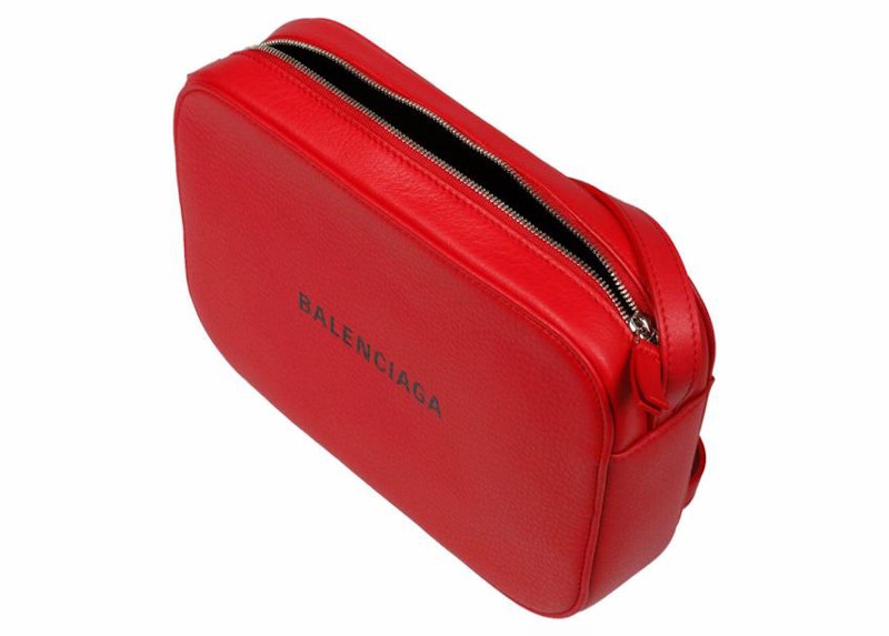 Lookbook 발렌시아가 에브리데이 XS 카메라백 (레드)
