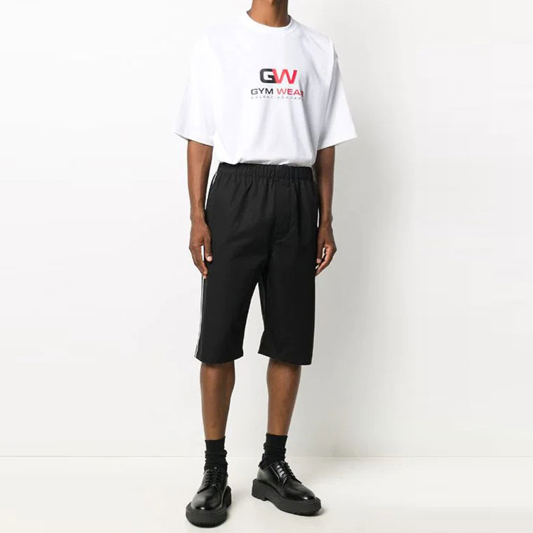 Lookbook 발렌시아가 FW21 블랙 미드라이즈 스트레이트 컷 캐주얼 반바지 사이드 스트라이프 626579TIM391000