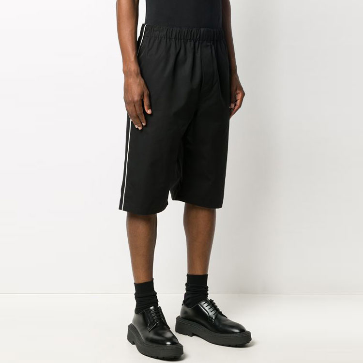 Shop 발렌시아가 FW21 블랙 미드라이즈 스트레이트 컷 캐주얼 반바지 사이드 스트라이프 626579TIM391000