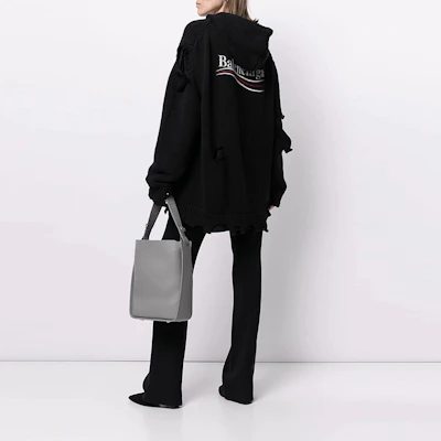 Balenciaga FW21經典標誌做舊連帽衫 男女 黑色. 662718T32121069 Sizing Balenciaga FW21經典標誌做舊連帽衫 男女 黑色. 662718T32121069