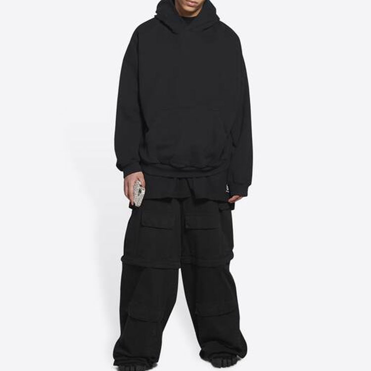 Shop Balenciaga Sudadera con Capucha Letras FW21 Negra. 674986TLVA71361