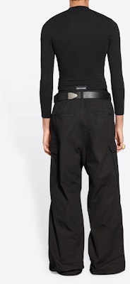 발렌시아가 FW22 블랙 로우웨이스트 카고 팬츠 포켓 디테일 704704TKP271000 Purchase 발렌시아가 FW22 블랙 로우웨이스트 카고 팬츠 포켓 디테일 704704TKP271000