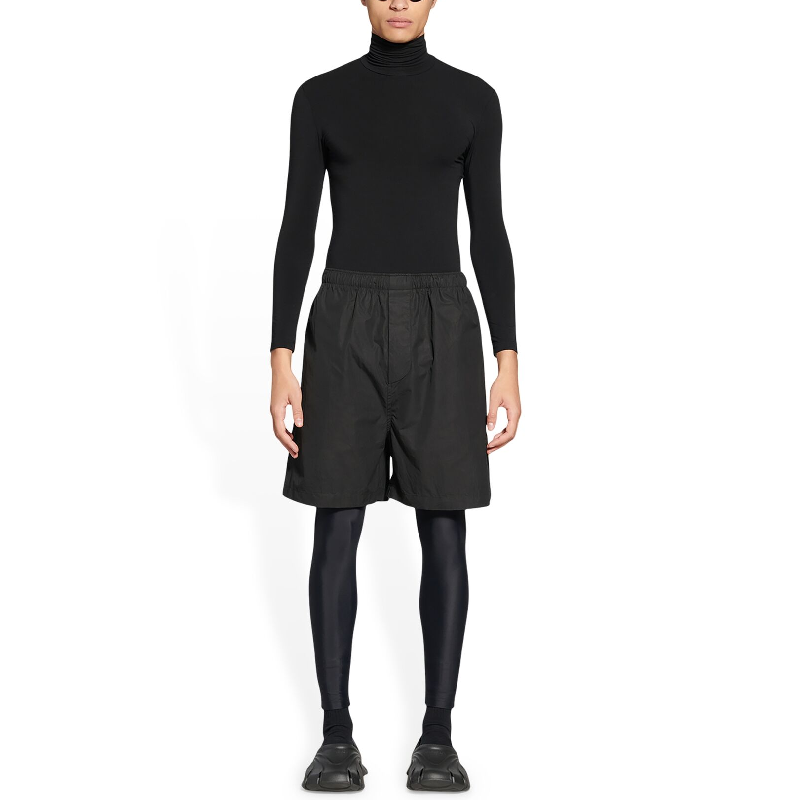 Shop 발렌시아가 FW22 블랙 솔리드 스트레이트 핏 엘라스틱 쇼츠. 706095TYB181000