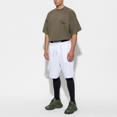 Balenciaga FW22 Logo Print Oversized Tee Military Green. 694576TMVJ62930 Shop Balenciaga FW22 Logo Print Oversized Tee Military Green. 694576TMVJ62930