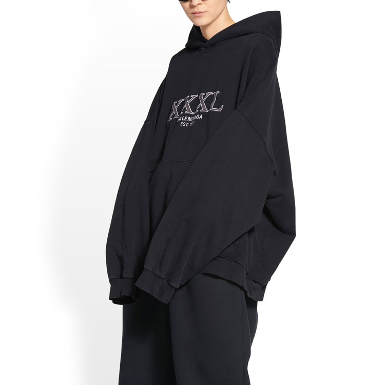 Shop バレンシアガ FW22 ブラック ロゴ クルーネック スウェットシャツ ユニセックス カップル用。 713677TNVD91070