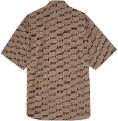 Balenciaga FW22 Kemeja Coklat Monogram Lengan Pendek Regular Fit 681702TML369378 Lookbook Balenciaga FW22 Kemeja Coklat Monogram Lengan Pendek Regular Fit 681702TML369378