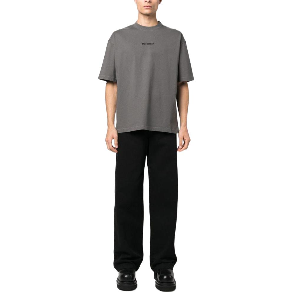 Lookbook Camiseta Gris Balenciaga FW22 Regular Fit con Logo Bordado. 612966TNVG91300