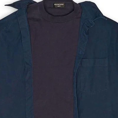 Balenciaga FW22 Kemeja Patchwork Vintage Unisex Lengan Panjang Biru Navy 699227TYB181000 Sizing Balenciaga FW22 Kemeja Patchwork Vintage Unisex Lengan Panjang Biru Navy 699227TYB181000