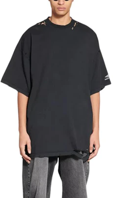 巴黎世家 FW22 修补做旧宽松版型男女同款黑色T恤. 704056TMVA59034 Shop 巴黎世家 FW22 修补做旧宽松版型男女同款黑色T恤. 704056TMVA59034