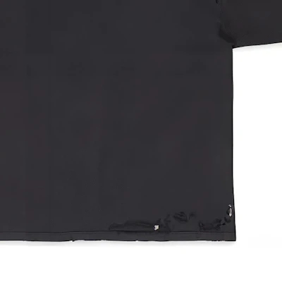 巴黎世家 FW22 修补做旧宽松版型男女同款黑色T恤. 704056TMVA59034 Sizing 巴黎世家 FW22 修补做旧宽松版型男女同款黑色T恤. 704056TMVA59034