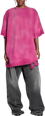 巴黎世家FW22修补Logo做旧宽松版粉色男女同款T恤。 704056TMVA50556 Shop 巴黎世家FW22修补Logo做旧宽松版粉色男女同款T恤。 704056TMVA50556