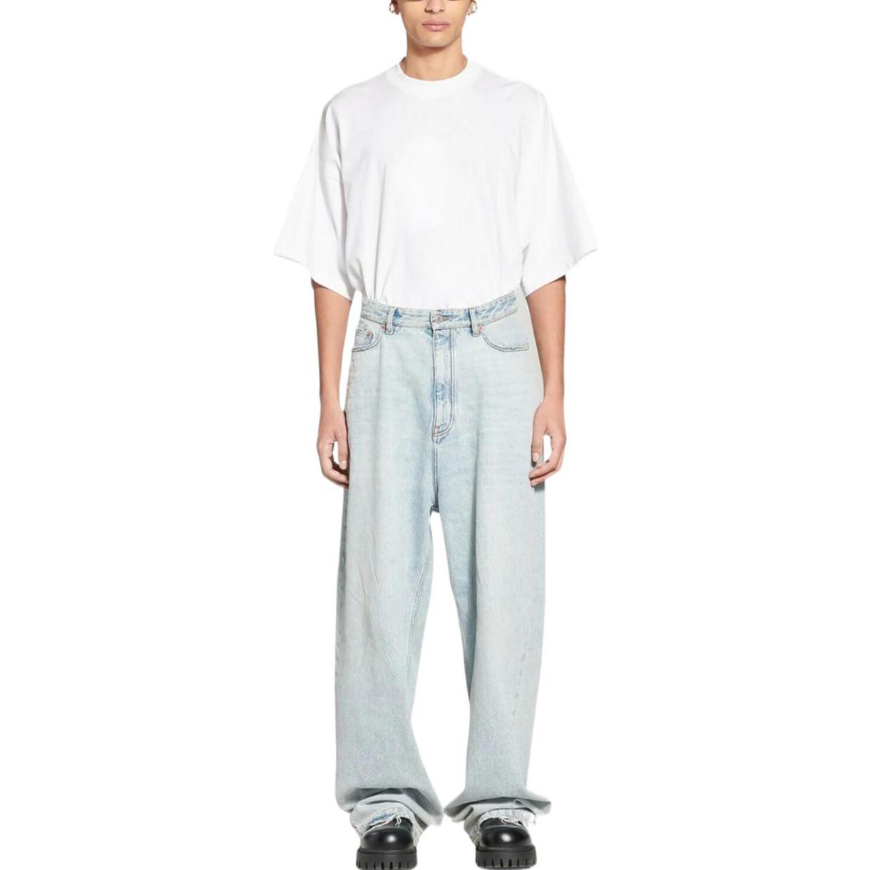 Lookbook Balenciaga FW22 Vintage Jeans High-Waisted Wide-Leg Biru. 704282TDW144824