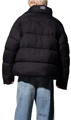 Balenciaga FW23 Jaket Hitam Puffer - Warna Solid, Zip-Up, Potongan Biasa. 769408TJO031000 Shop Balenciaga FW23 Jaket Hitam Puffer - Warna Solid, Zip-Up, Potongan Biasa. 769408TJO031000