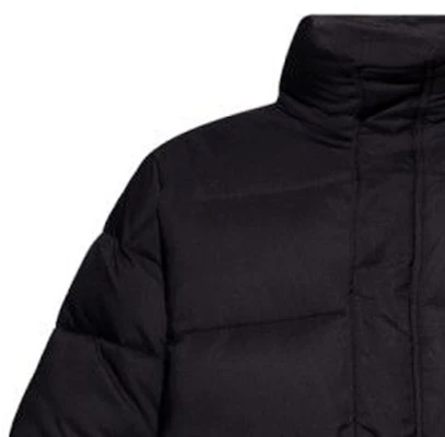 Balenciaga FW23 Jaket Hitam Puffer - Warna Solid, Zip-Up, Potongan Biasa. 769408TJO031000 Purchase Balenciaga FW23 Jaket Hitam Puffer - Warna Solid, Zip-Up, Potongan Biasa. 769408TJO031000