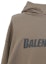 Shop Sudadera Balenciaga FW23 Oversized Gris Beige con Logo de Letras Imprimido. 729361TNVL27761