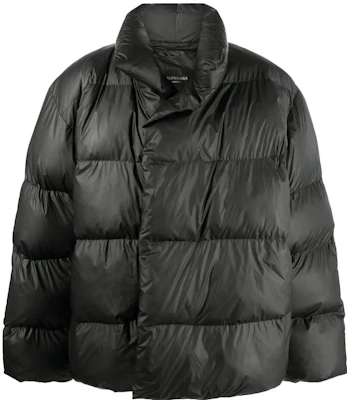 Chaqueta Acolchada Cuello Alto Negra Balenciaga FW23 con Logo. 75177TOO411000 Buy Chaqueta Acolchada Cuello Alto Negra Balenciaga FW23 con Logo. 75177TOO411000