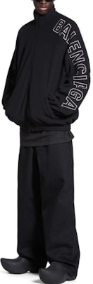 발렌시아가 FW23 블랙 로고 프린트 하이넥 롱슬리브 재킷 유니섹스. 755106TJQ321000 Lookbook 발렌시아가 FW23 블랙 로고 프린트 하이넥 롱슬리브 재킷 유니섹스. 755106TJQ321000