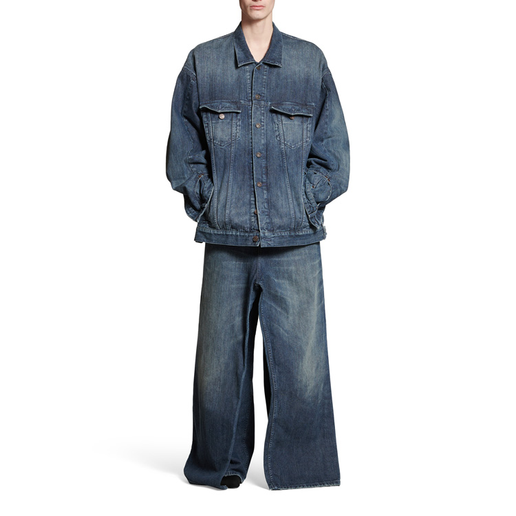 Shop Balenciaga FW23 Jaket Denim Biru Longgar Gaya Kasual. 767943TNW654445