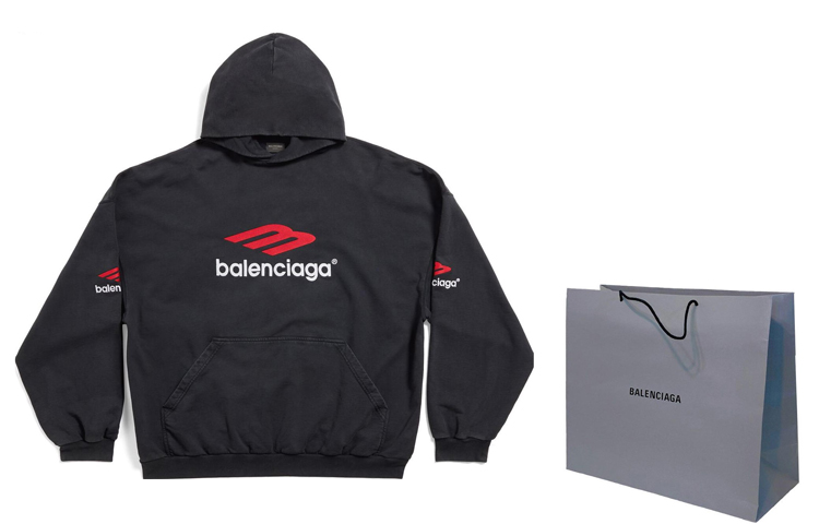 Shop Balenciaga FW23 Hoodie Hitam Unisex dengan Motif Letter Print Fit Santai. 739024TPVD81470