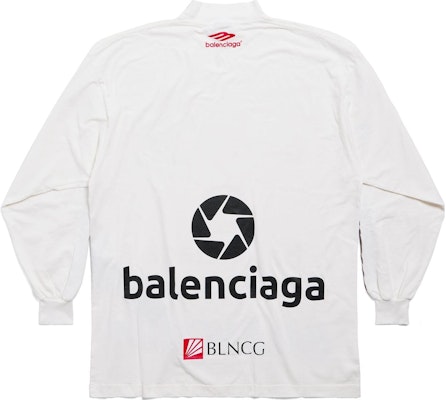 발렌시아가 FW23 레터 프린트 니트 롱슬리브 티셔츠 유니섹스 화이트 루즈핏 767879TPVE99000 Lookbook 발렌시아가 FW23 레터 프린트 니트 롱슬리브 티셔츠 유니섹스 화이트 루즈핏 767879TPVE99000