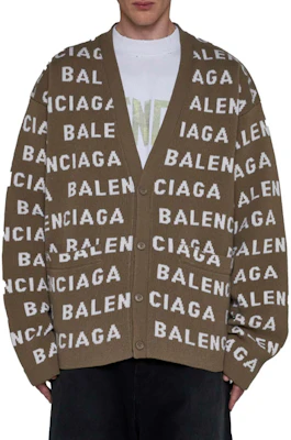 Balenciaga FW23 Logo V-Neck Knit Sweater Longgar Khaki. 766471T16739677 Lookbook Balenciaga FW23 Logo V-Neck Knit Sweater Longgar Khaki. 766471T16739677