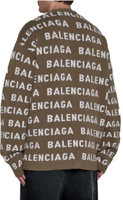 Balenciaga FW23 Logo V-Neck Knit Sweater Longgar Khaki. 766471T16739677 Shop Balenciaga FW23 Logo V-Neck Knit Sweater Longgar Khaki. 766471T16739677