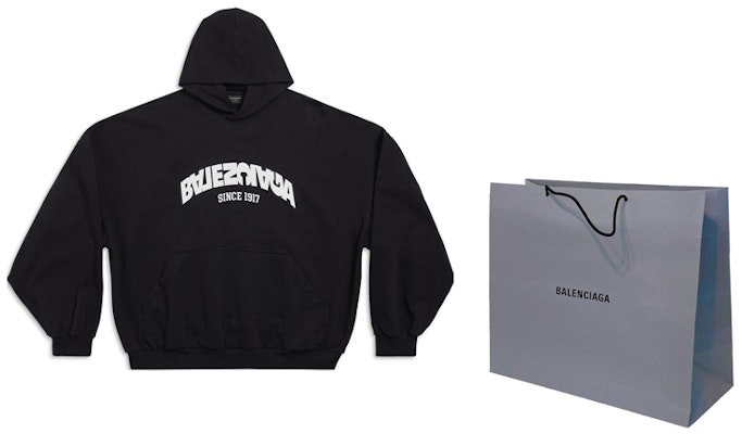 Balenciaga FW23 Hoodie Unisex Oversized Hitam Logo Print. 761458TPVG11070 Shop Balenciaga FW23 Hoodie Unisex Oversized Hitam Logo Print. 761458TPVG11070