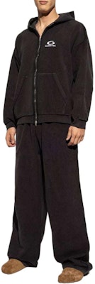 Balenciaga FW24 黑色寬管針織運動褲 刺繡Logo 超火熱搜尋款式 808266TRVF3 Lookbook Balenciaga FW24 黑色寬管針織運動褲 刺繡Logo 超火熱搜尋款式 808266TRVF3