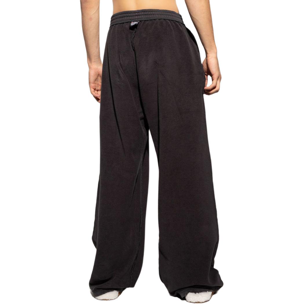 Shop Balenciaga FW24 黑色寬管針織運動褲 刺繡Logo 超火熱搜尋款式 808266TRVF3