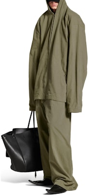 Balenciaga FW24 Hoodie Hijau Zip-Up Unisex Oversized Fit. 808823TRP103420 Sizing Balenciaga FW24 Hoodie Hijau Zip-Up Unisex Oversized Fit. 808823TRP103420