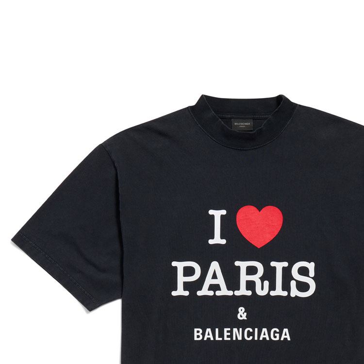 Shop Balenciaga FW24 Heart Logo Print Black Unisex Casual Crewneck T-Shirt. 764235TRVU91041