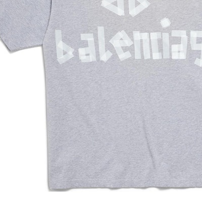 Balenciaga FW24 Camiseta Unisex Gris con Logo Impreso Crewneck. 739784TRVK11300 Details for Balenciaga FW24 Camiseta Unisex Gris con Logo Impreso Crewneck. 739784TRVK11300