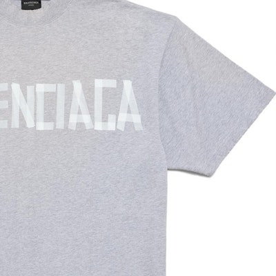 Balenciaga FW24 Camiseta Unisex Gris con Logo Impreso Crewneck. 739784TRVK11300 Sizing Balenciaga FW24 Camiseta Unisex Gris con Logo Impreso Crewneck. 739784TRVK11300