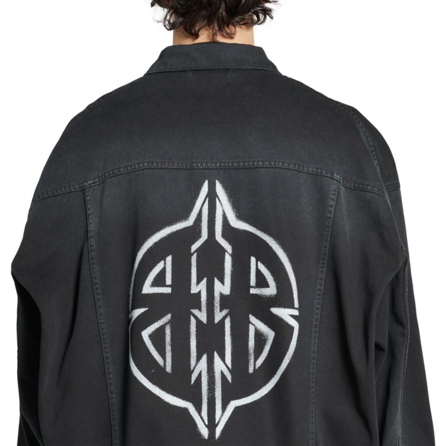 Sizing 巴黎世家FW24金属BB标志喷绘牛仔夹克男女同款黑色宽松款式夹克。 793892TNW111672