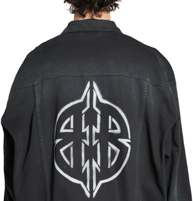 巴黎世家FW24金属BB标志喷绘牛仔夹克男女同款黑色宽松款式夹克。 793892TNW111672 Sizing 巴黎世家FW24金属BB标志喷绘牛仔夹克男女同款黑色宽松款式夹克。 793892TNW111672