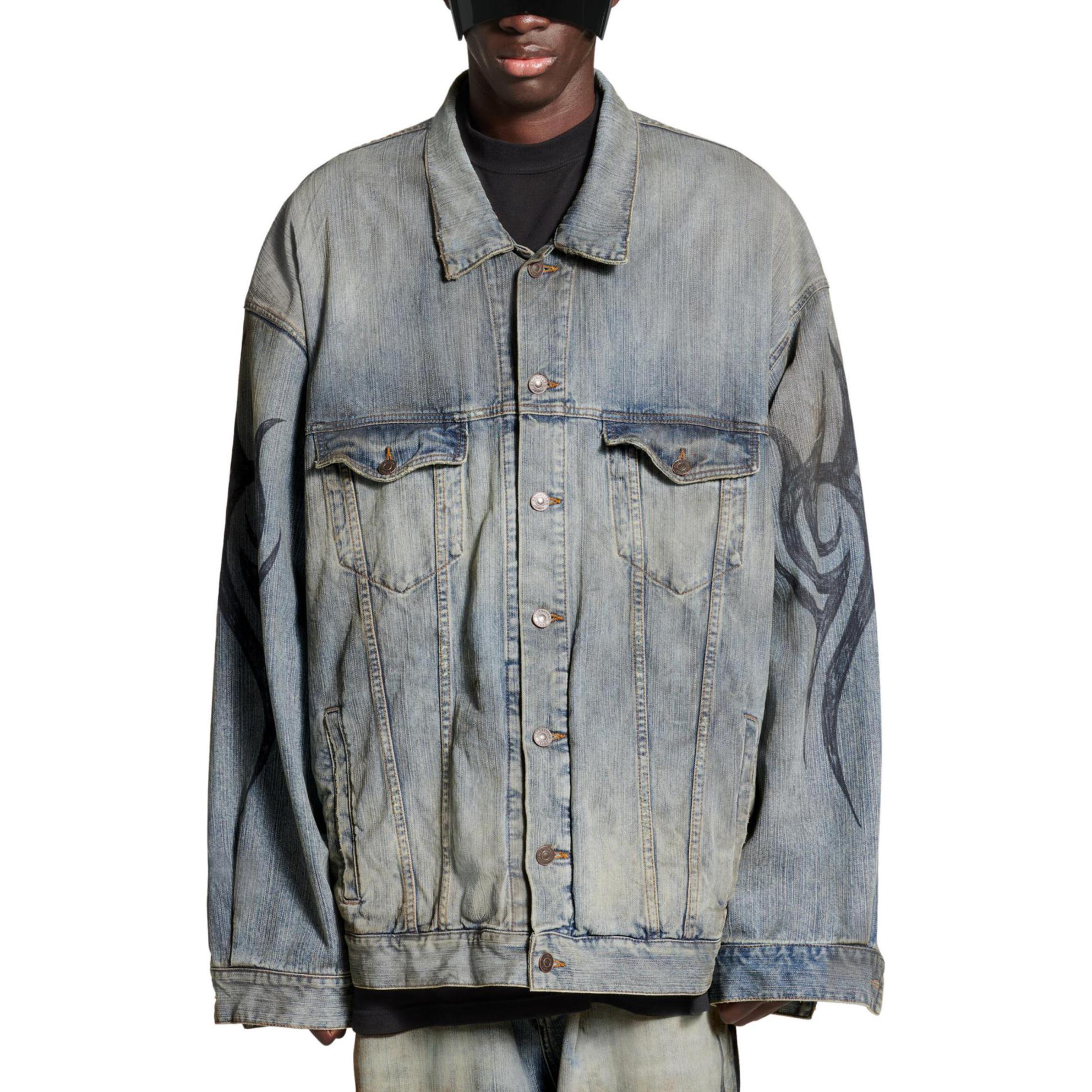 Shop Balenciaga FW24 Y2K 印花淺藍牛仔外套 寬鬆版型 809457TRW775760