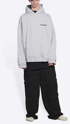 Balenciaga 灰色字母Logo寬鬆連帽衫 674986TLVB41167 Shop Balenciaga 灰色字母Logo寬鬆連帽衫 674986TLVB41167