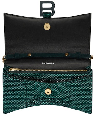 Tas Balenciaga Hourglass dengan Berlian Imitasi Hijau Lookbook Tas Balenciaga Hourglass dengan Berlian Imitasi Hijau