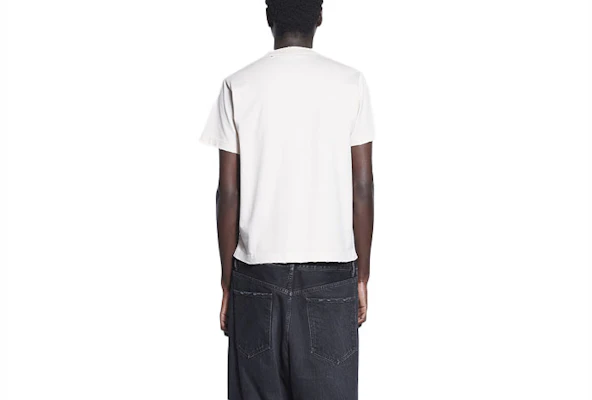 Camiseta Balenciaga Letter Print Cuello Redondo - Blanco Roto. 670943TLV579057 Lookbook Camiseta Balenciaga Letter Print Cuello Redondo - Blanco Roto. 670943TLV579057