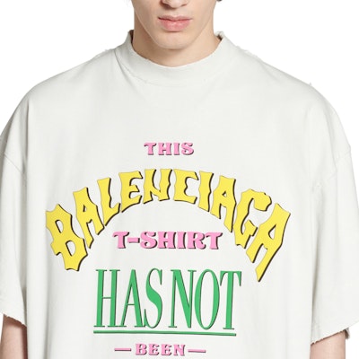 Balenciaga Camiseta Blanca Oversize con Logo Impreso Unisex SS24. 787349TQVW49012 Sizing Balenciaga Camiseta Blanca Oversize con Logo Impreso Unisex SS24. 787349TQVW49012