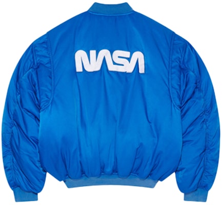 Balenciaga Logo Satin Bomber Jacket Regular Fit Biru. 663083TKO014210 Lookbook Balenciaga Logo Satin Bomber Jacket Regular Fit Biru. 663083TKO014210