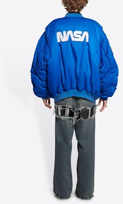 Balenciaga Logo Satin Bomber Jacket Regular Fit Biru. 663083TKO014210 Purchase Balenciaga Logo Satin Bomber Jacket Regular Fit Biru. 663083TKO014210