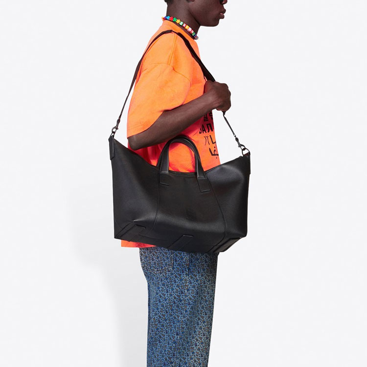 Details for Camiseta Naranja Balenciaga con Texto Multilingüe Impreso. 641614TJVI37513