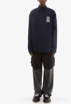 Balenciaga 海軍藍條紋印花長袖襯衫 經典剪裁。 662982TKM028065 Shop Balenciaga 海軍藍條紋印花長袖襯衫 經典剪裁。 662982TKM028065