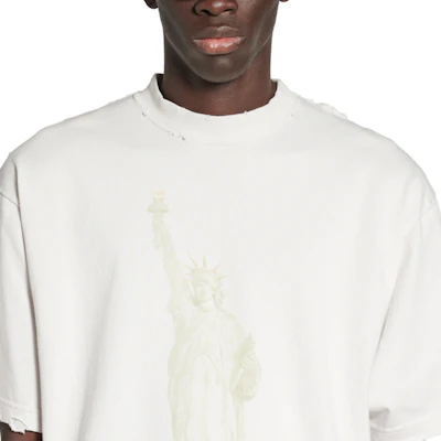Balenciaga Paris Statue of Liberty Graphic Unisex White T-Shirt Regular Fit. 764235TQVR99016 Sizing Balenciaga Paris Statue of Liberty Graphic Unisex White T-Shirt Regular Fit. 764235TQVR99016