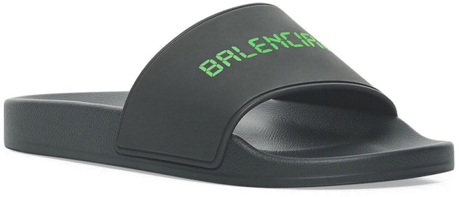 巴黎世家 Pool 橡膠夜光時尚涼拖 黑色 Lookbook 巴黎世家 Pool 橡膠夜光時尚涼拖 黑色