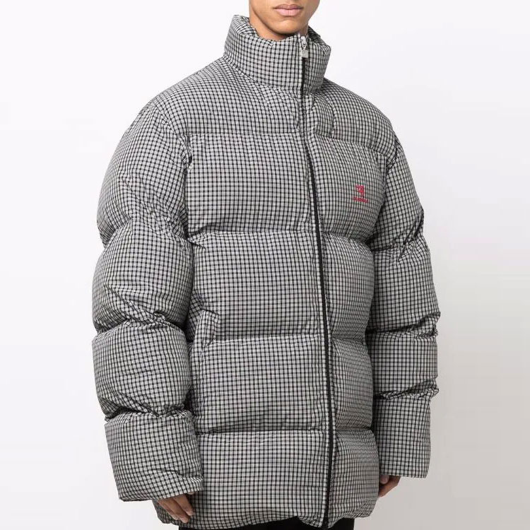 Purchase Balenciaga 經典格紋高領羽絨外套 寬鬆版 黑色. 681440TLO361070