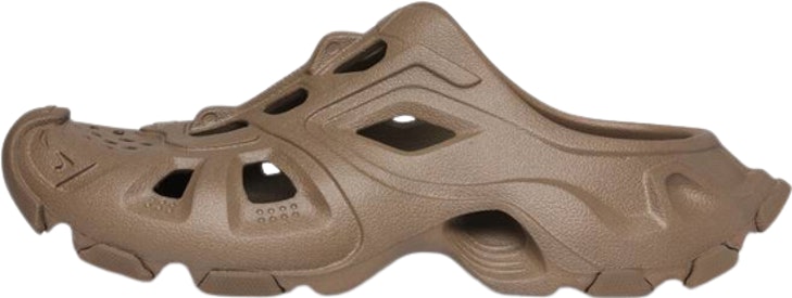 balenciaga-rubber-slide-brown-735249-w3-ces-2000